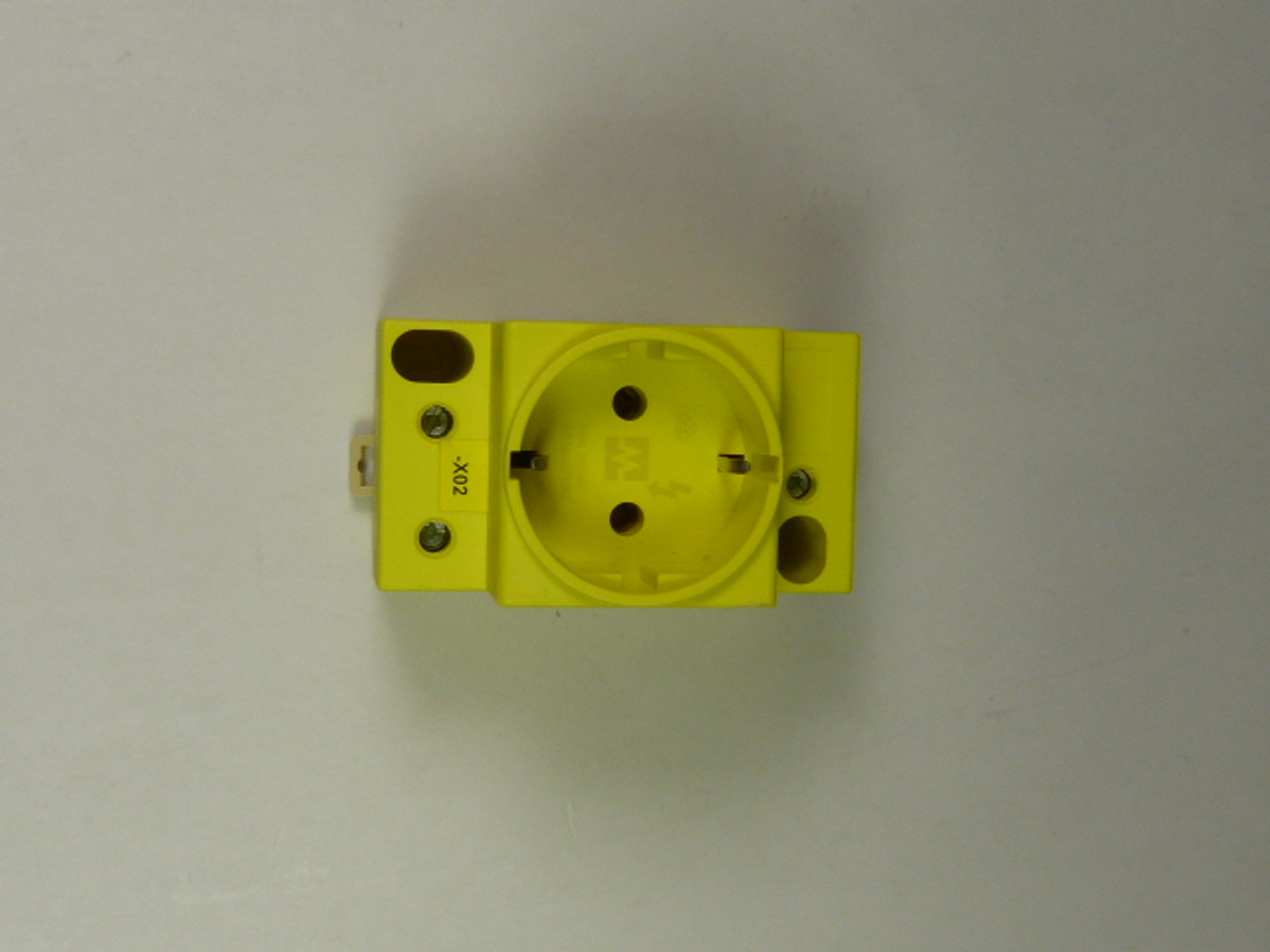 Murrelektronik 67950 Power Socket 10/16 Amp 250V Yellow USED