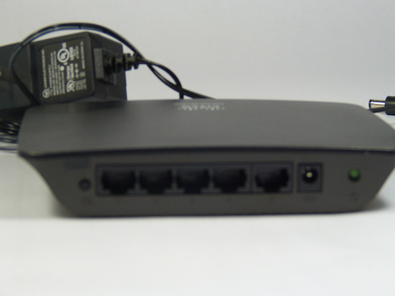 Cisco SE1500 Fast Ethernet Switch W/ Adapter USED