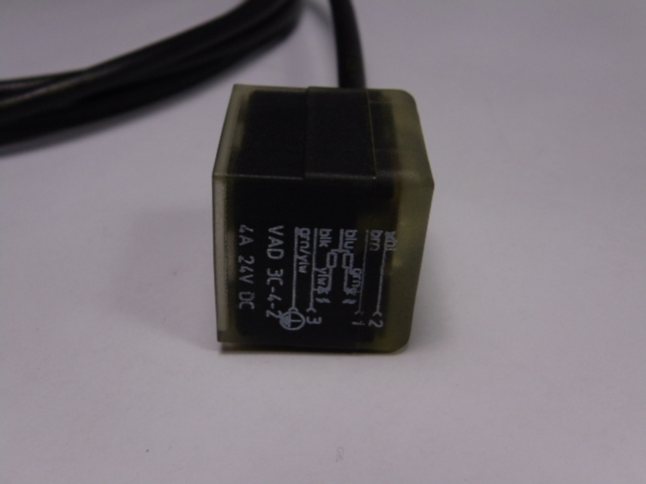 Generic VAD3C-4-2-228/2M DIN Valve Connector USED