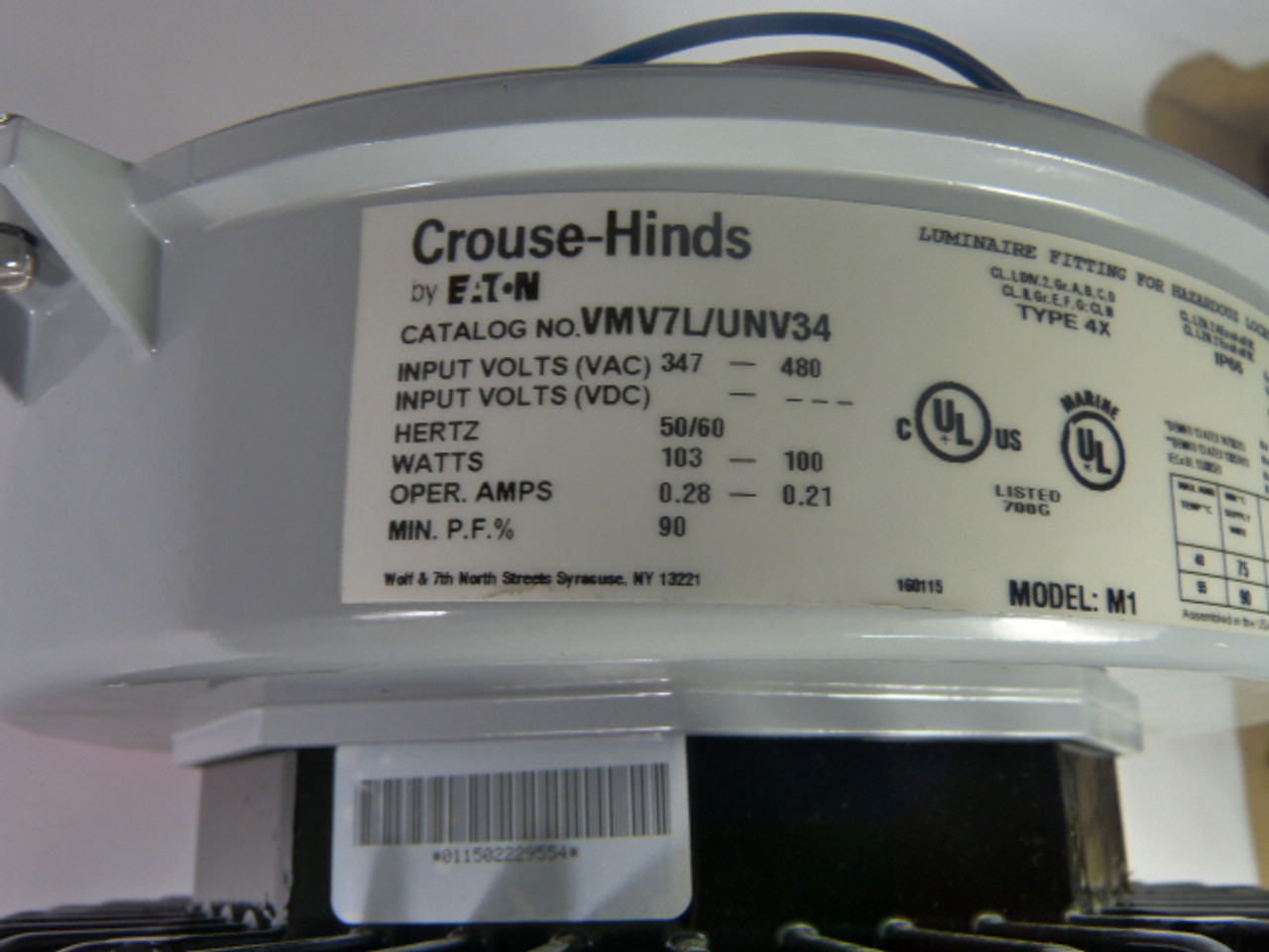 Crouse-Hinds VMV7L/UNV34 LED Luminaire 347-480Vac 50/60Hz ! NEW !