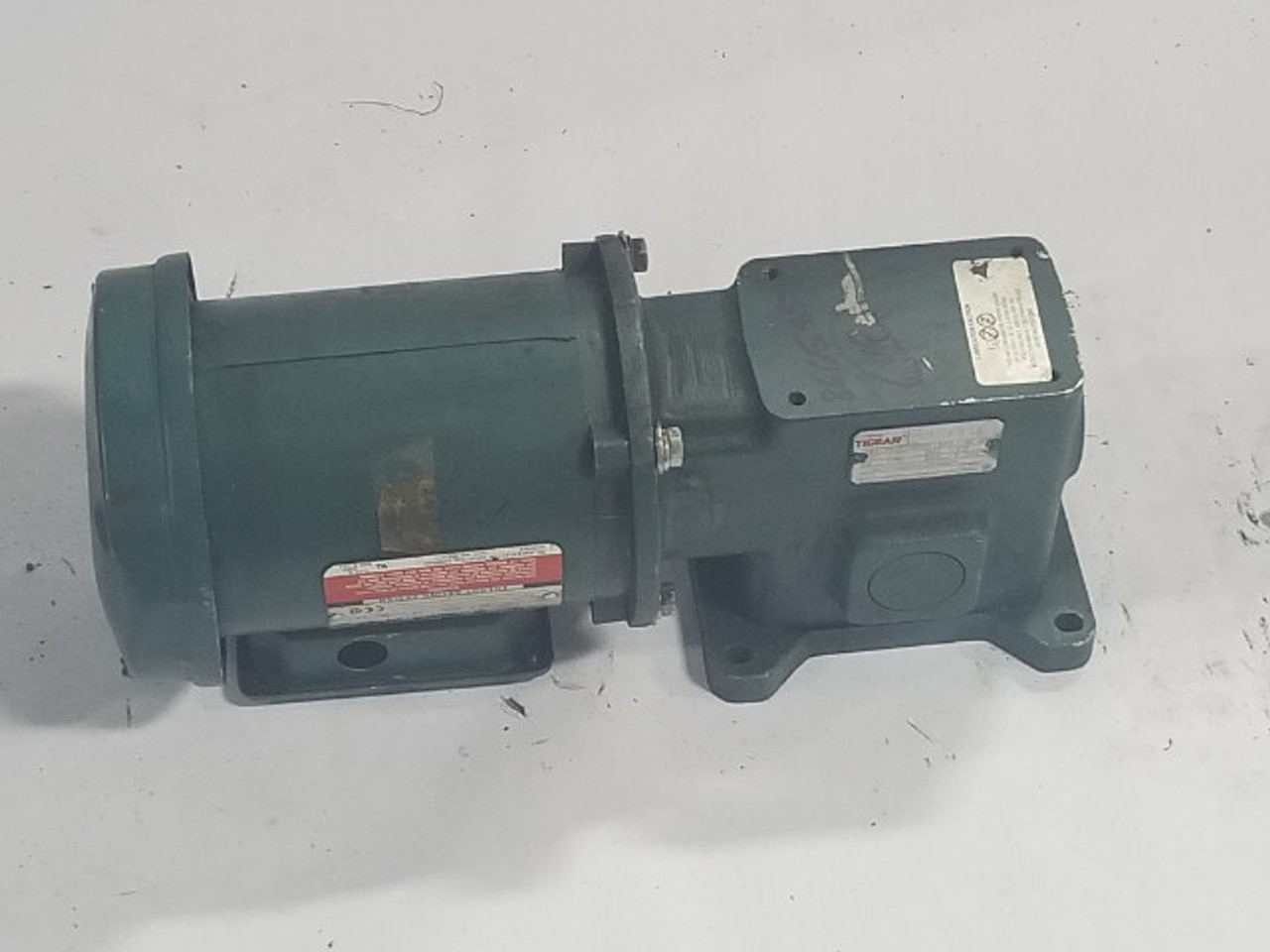 Reliance 1HP 1725RPM 575V EC56C TE 3Ph 1.36A 60Hz C/W Gearbox 5:1 Ratio USED