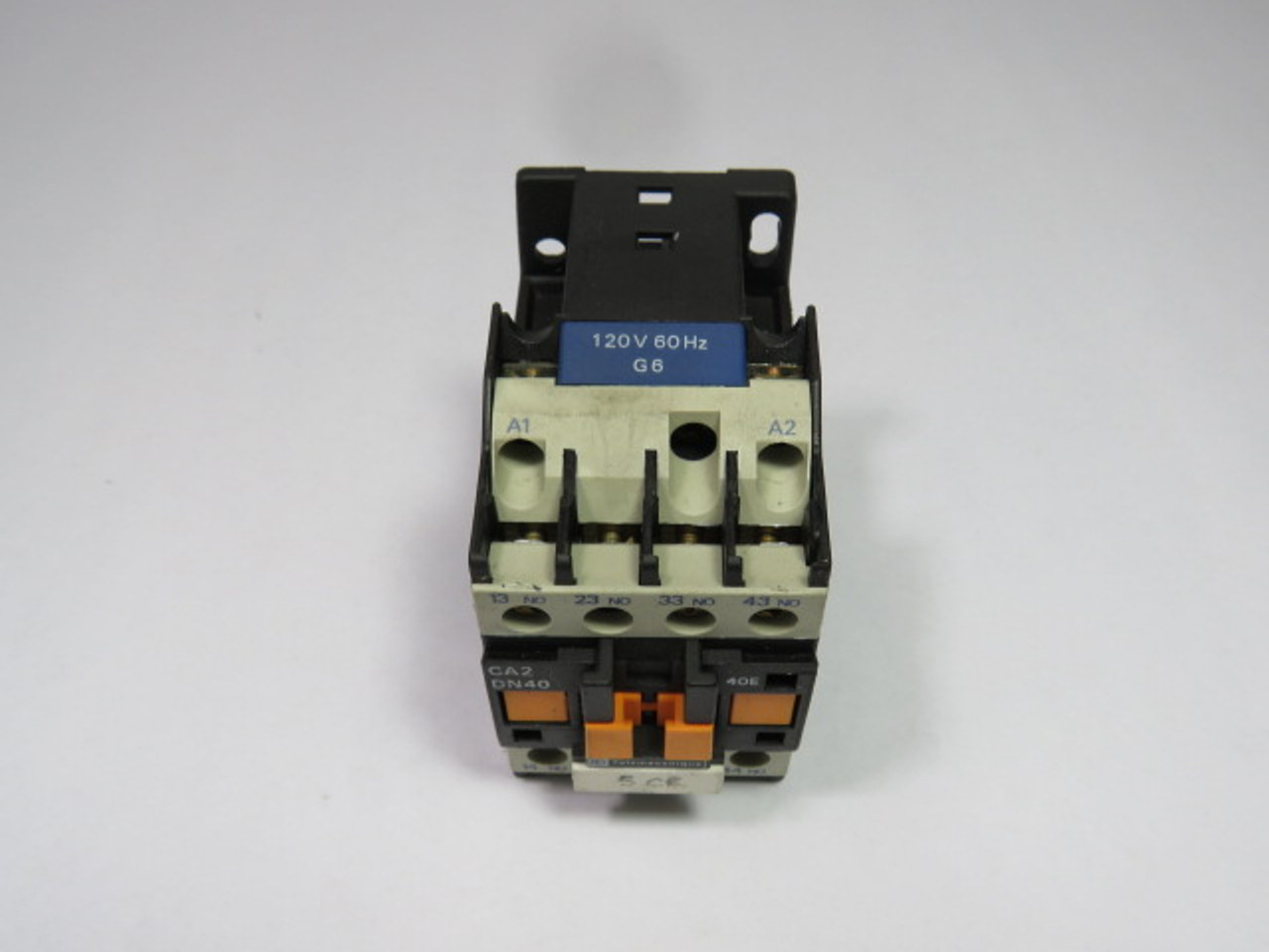 Telemecanique CA2-DN40G6 Control Relay 10 Amp 600 Vac 120 V / 60 Hz USED