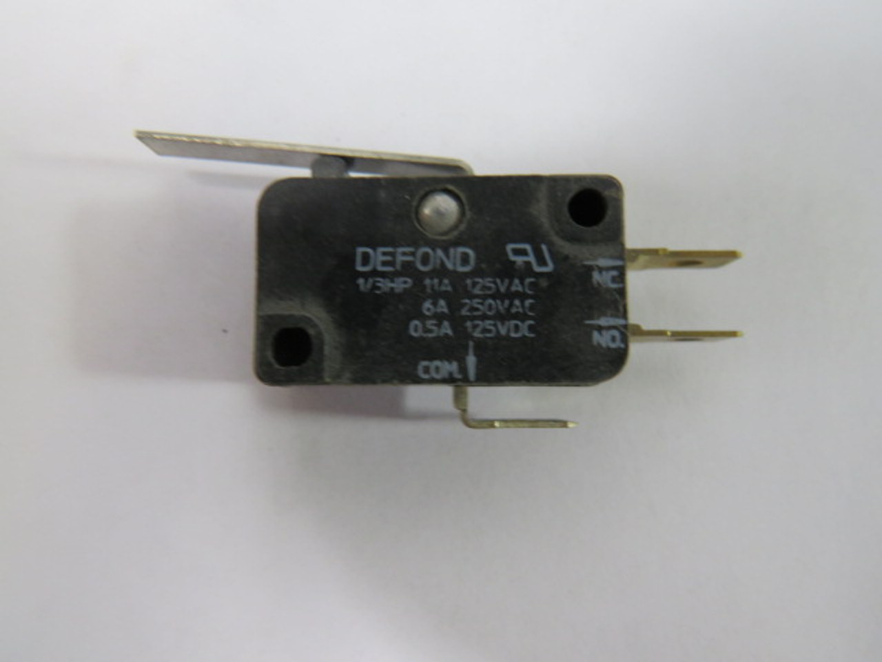 Defond DMA-1211-9-01 Switch 1211 Series 11/6/0.5A 125/250VAC USED