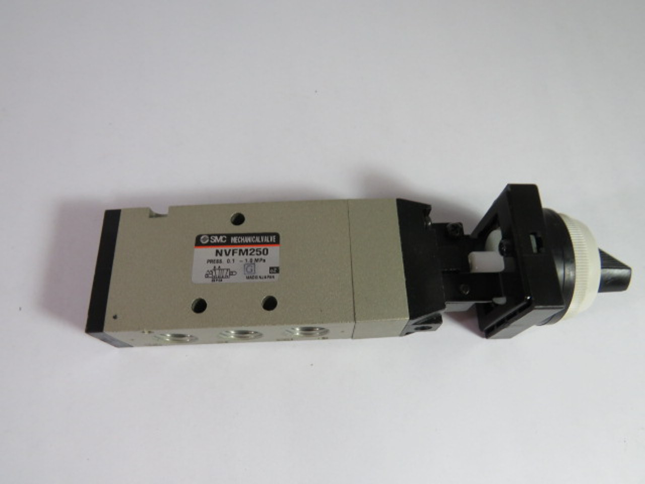 SMC NVFM250-N02-34B Pneumatic Valve USED