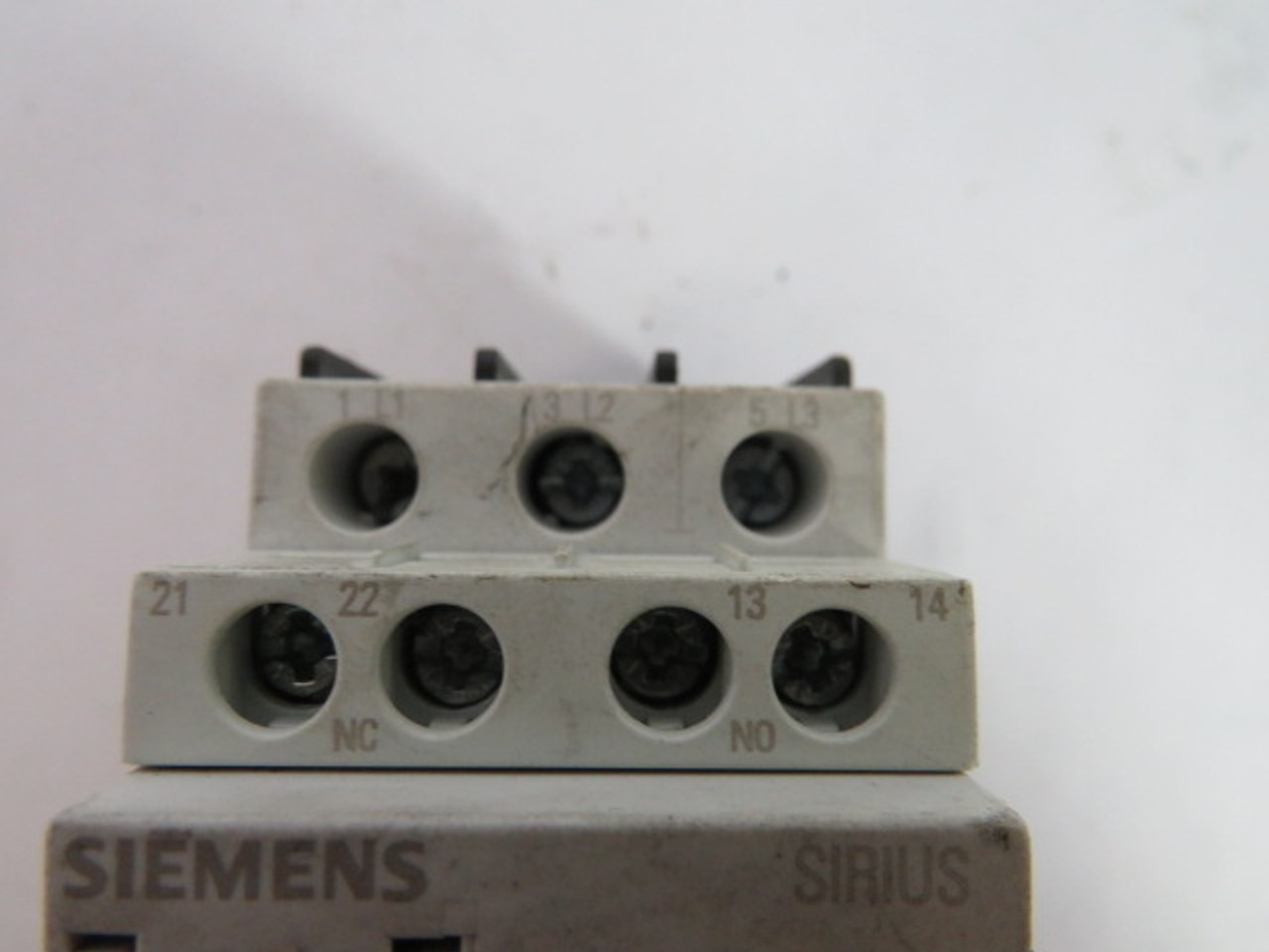 Siemens 3RV1021-1DA10 Starter Motor Protector 2.2-3.2A 3Pole Size 0 USED