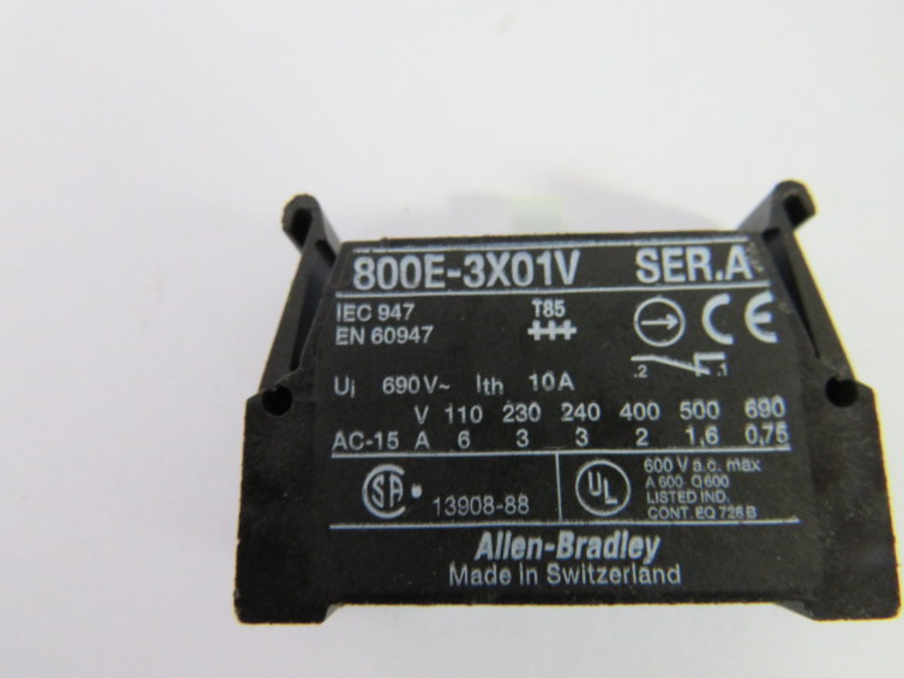 Allen-Bradley 800E-3X01V Latch Mount Contact Block 10A 690V USED