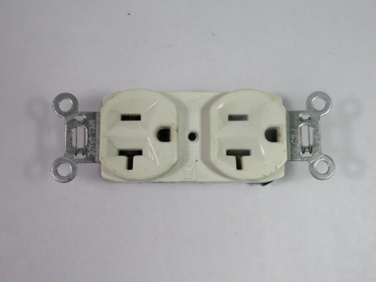 Pass & Seymour 5362-AW Duplex Receptacle 20A 125V USED