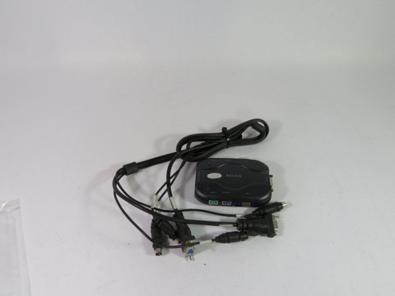 Belkin F1DJ102P-B 2-Port KVM Switch w/ F1D9000-X6 Cable USED