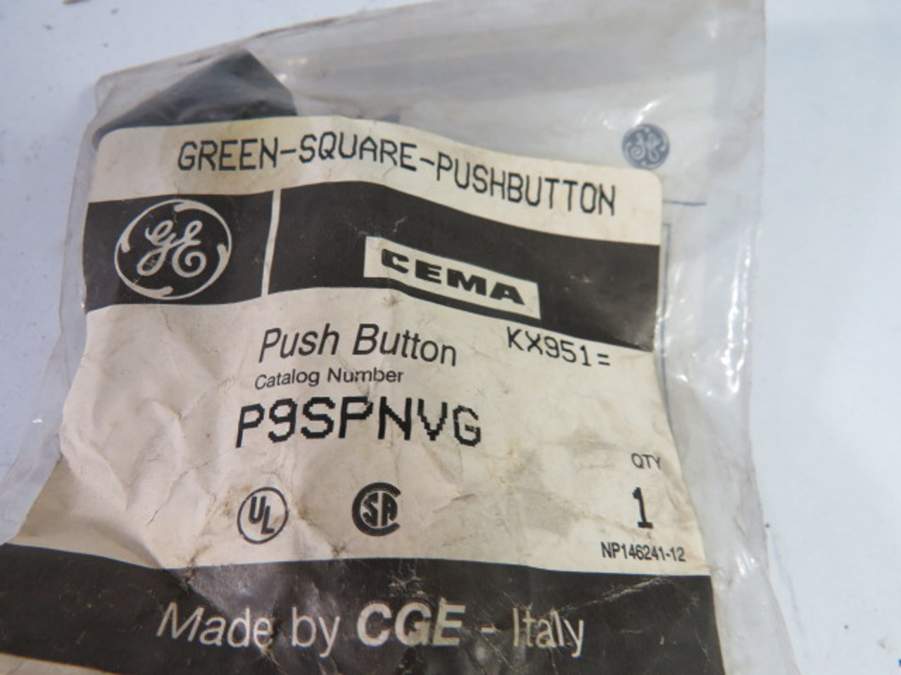 General Electric P9SPNVG Green Square Push Button ! NWB !
