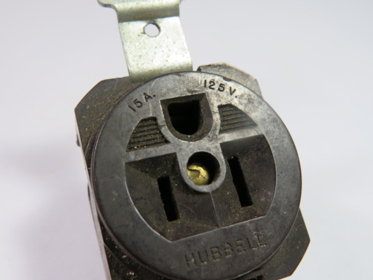 Hubbell 5261 Single Grounding Receptacle 15A 125V 3W Bakelite USED