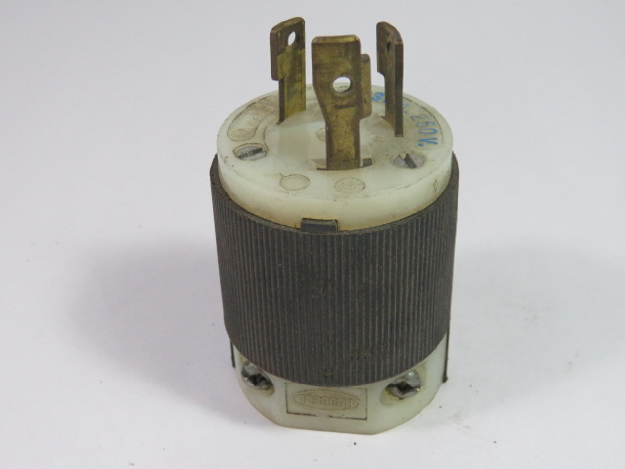 Hubbell 2621 Twist-Lock Plug 30A 250V 3W 2P USED