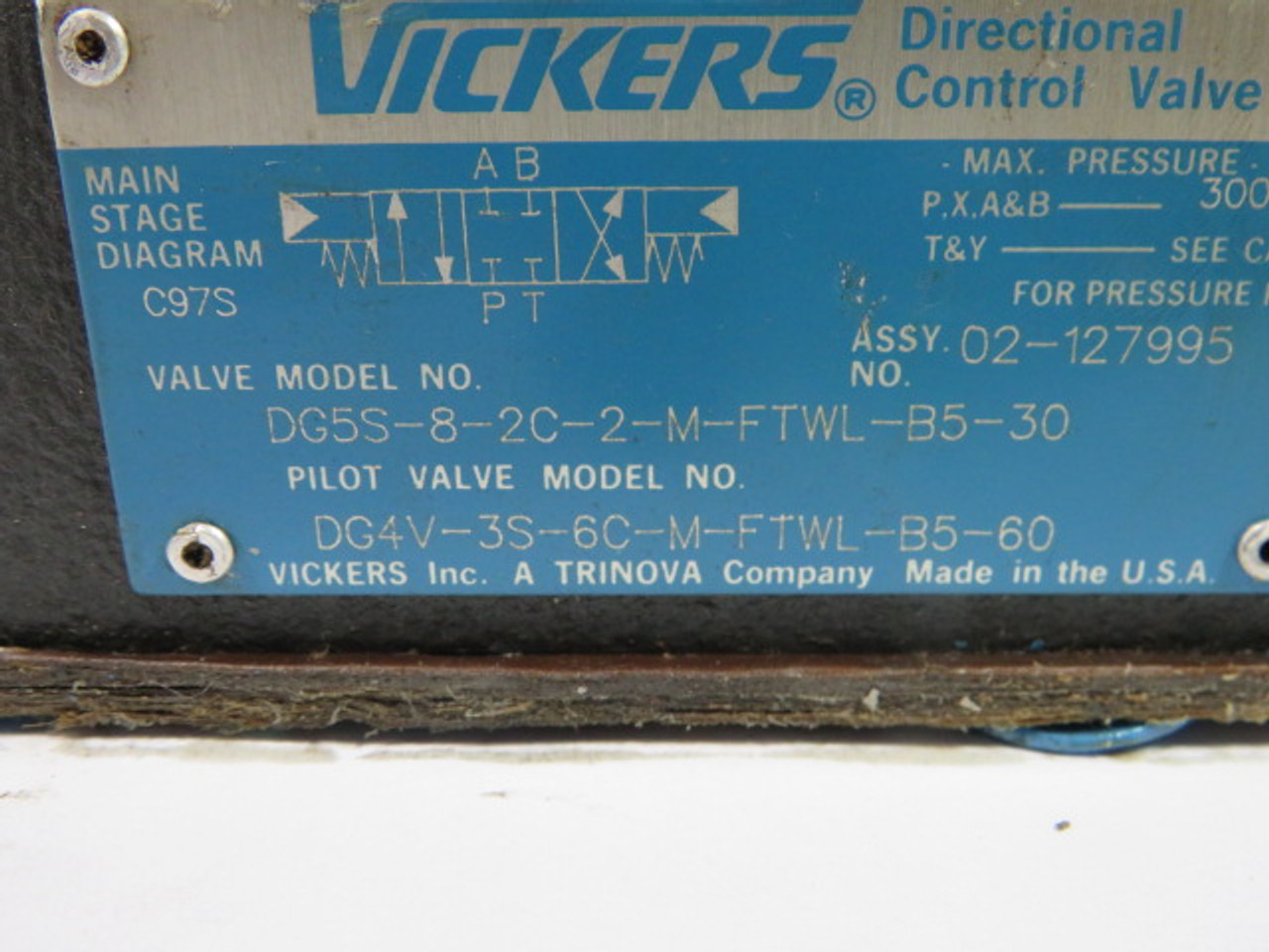 Vickers DG5W-8-2C-2-M-FTWL-B5-30 Directional Control Valve Base USED