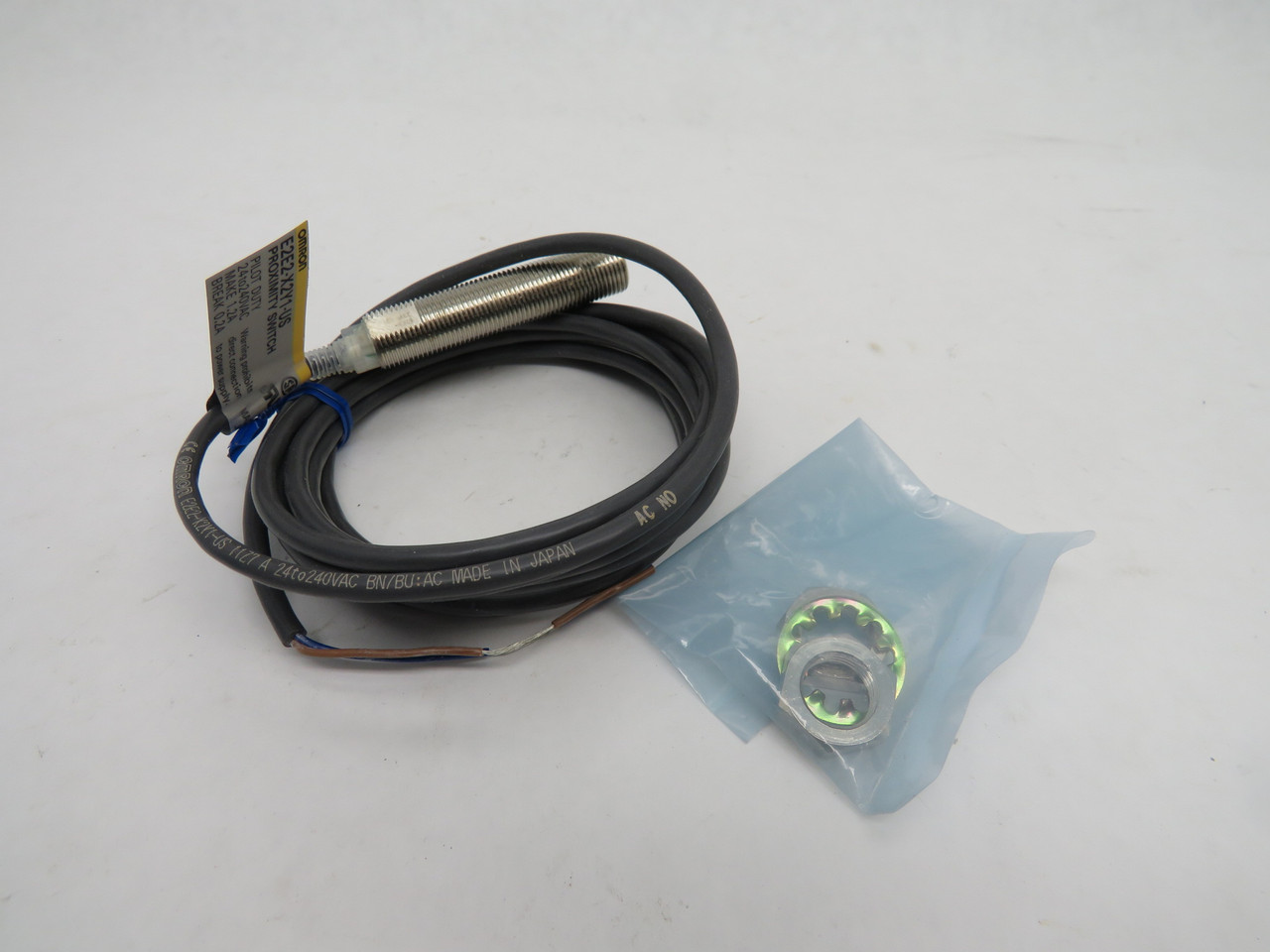 Omron E2E2-X2Y1-US Proximity Switch 24-240VAC 2M Cable  NEW