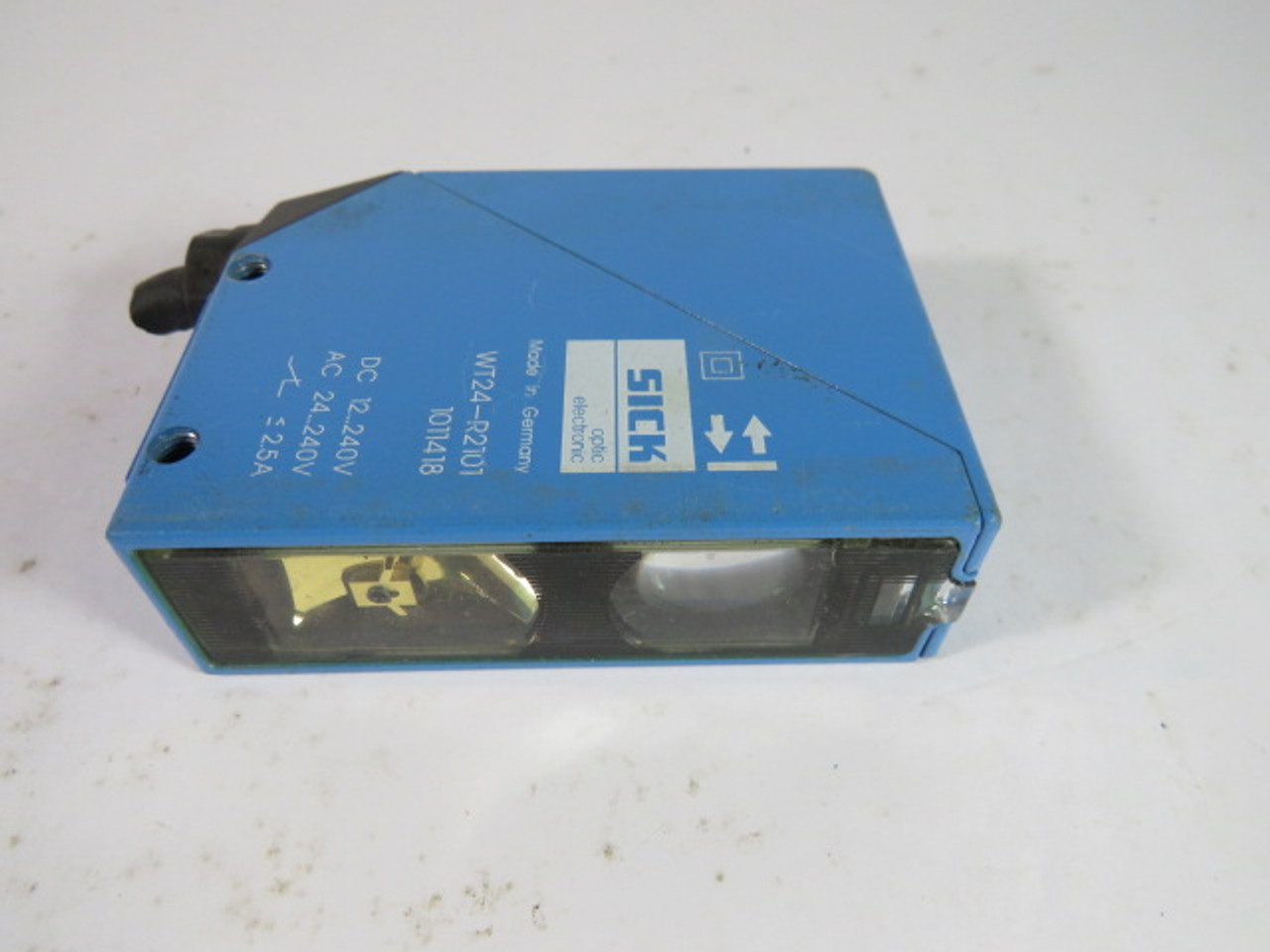 Sick WT24-R2101 Photoelectric Sensor 24-240V 2.5A USED