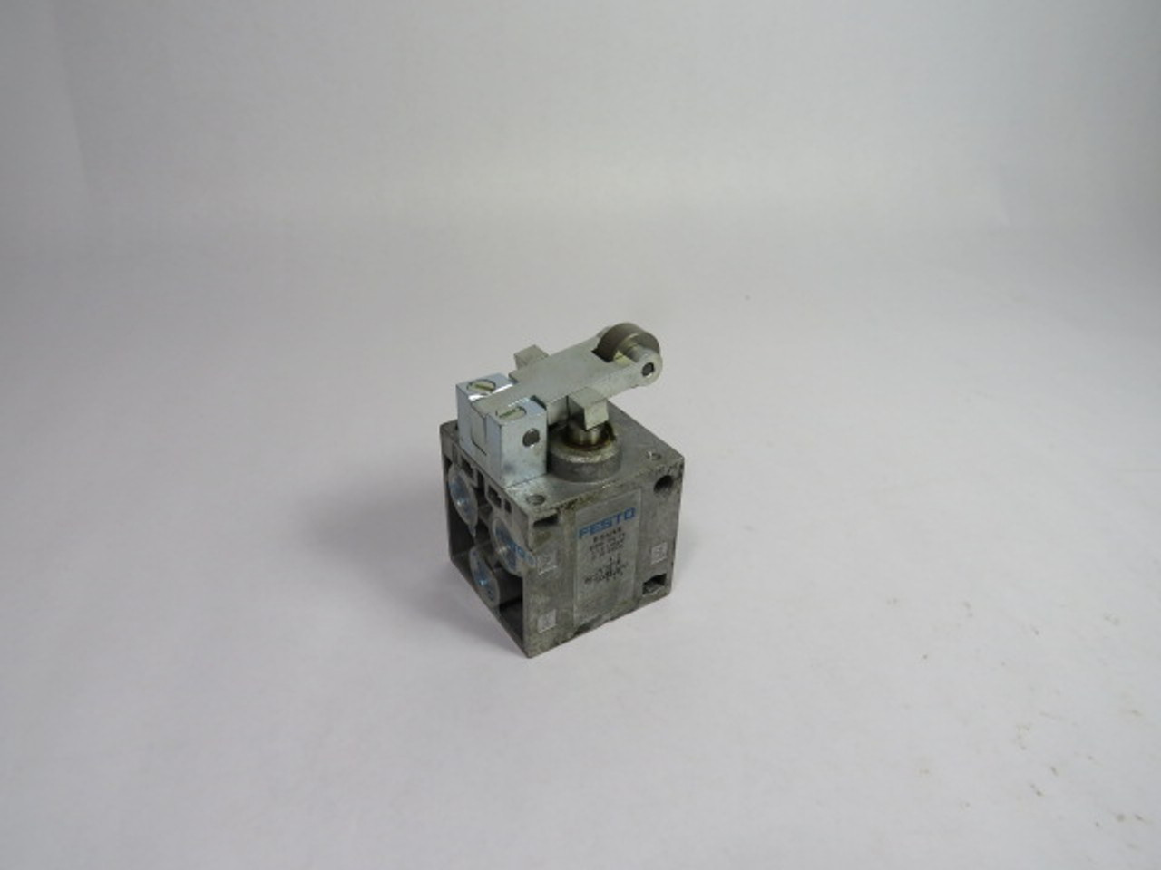 Festo R-5-1/4-B Roller Lever Valve USED