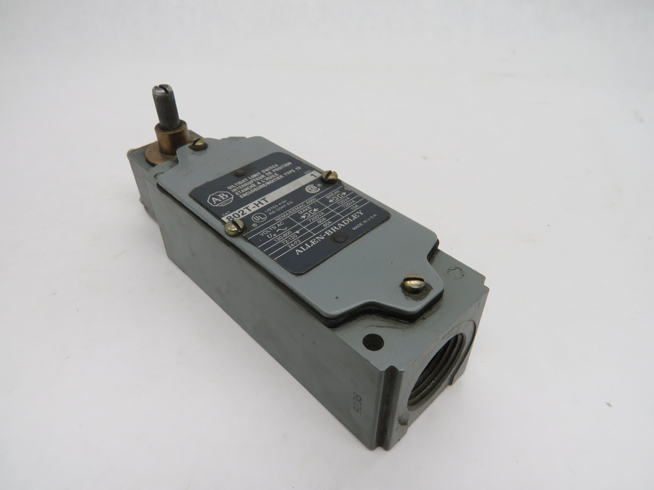 Allen-Bradley 802T-HT Oil Tight Spring Return Limit Switch USED