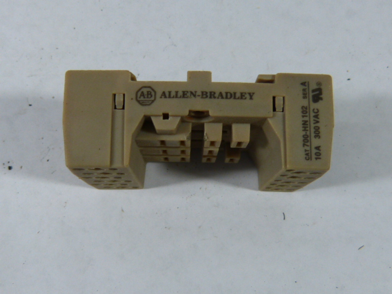 Allen-Bradley 700-HN102 Ser. A Relay Socket 300Vac 10Amp USED