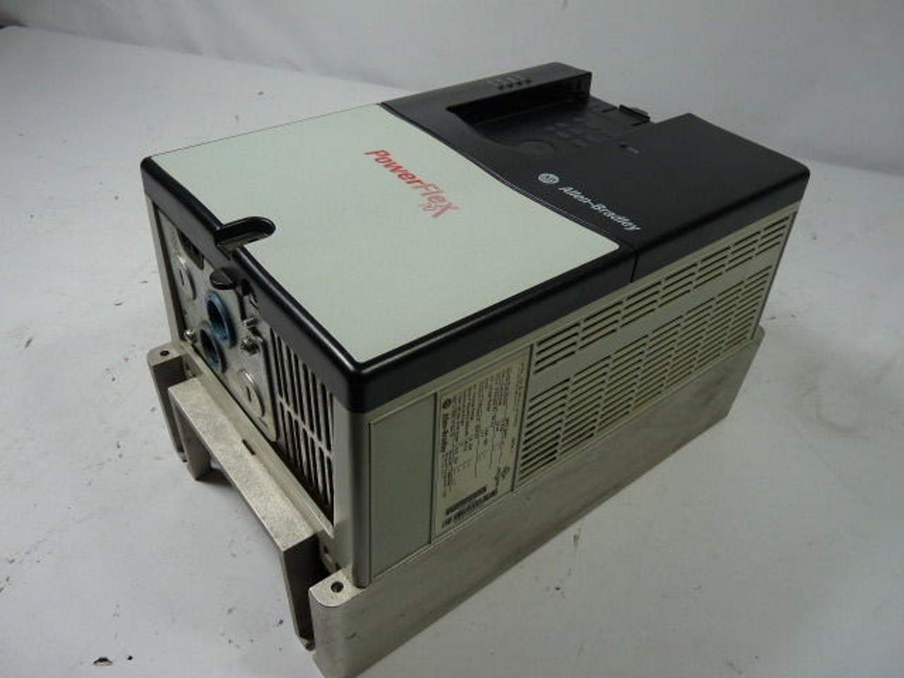 Allen-Bradley 20AE9P0A3AYNNNC0 AC Drive 3PH 600VAC USED