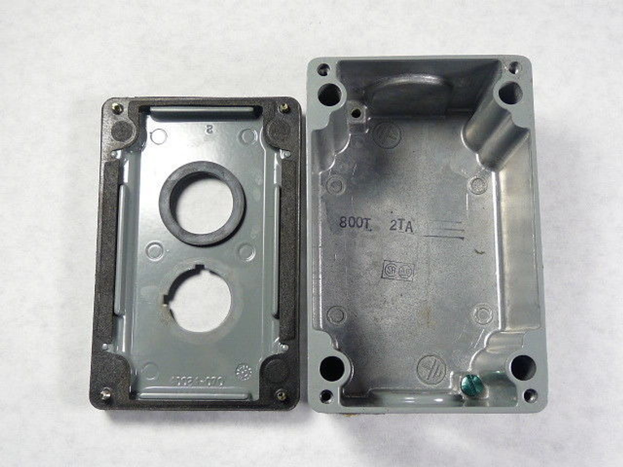 Allen-Bradley 800T-2TA Pushbutton Station 2-Hole 10A 600VAC USED