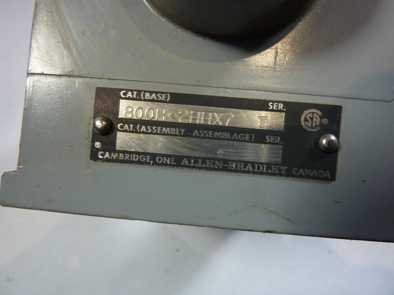 Allen-Bradley 800H-2HHX7 Heavy Duty Enclosure 1 Gang USED