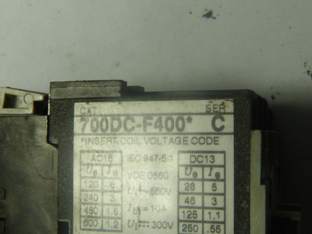 Allen-Bradley 700DC-F400DJ Relay Control W/Aux Contact 10Amp 24VDC 4Pole USED