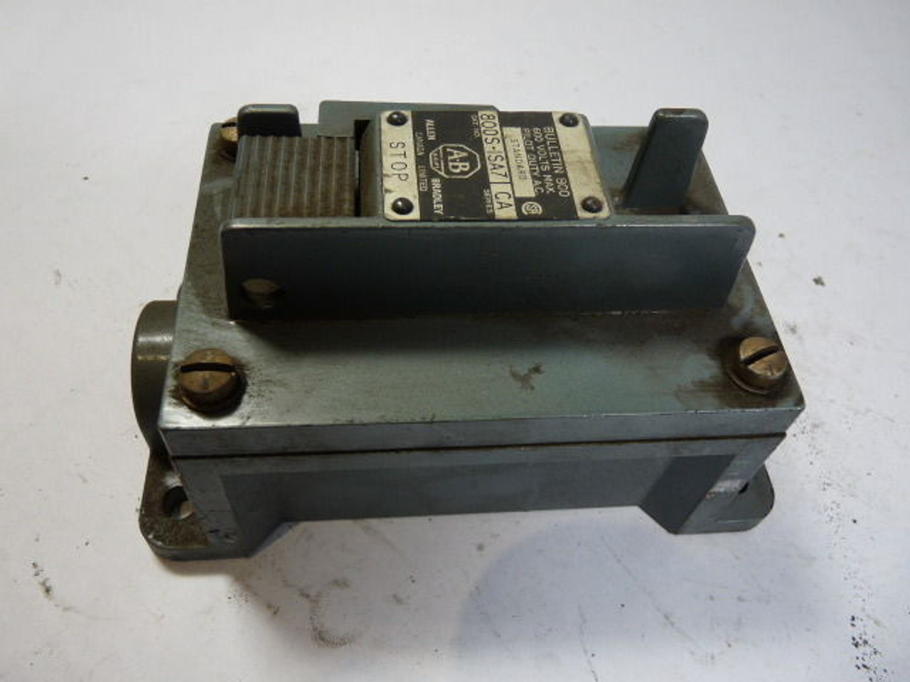 Allen-Bradley 800S-ISA7 Pushbutton Station 600V 5 Amp USED