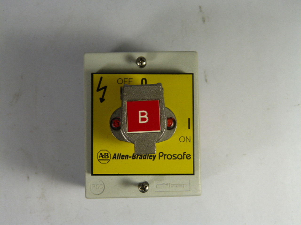 Allen-Bradley 440T-MRKSE110B Box Mounted Single Key Rotary Switch ! NEW !