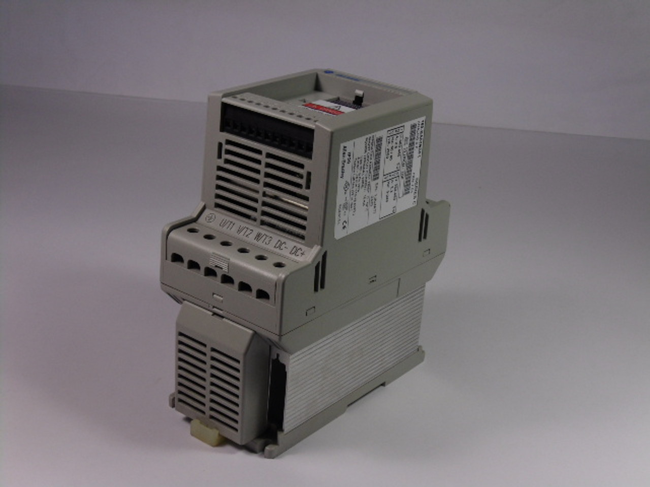 Allen-Bradley 160-BA03NSF1 Speed Controller 1HP 3ph 380-460V 2.3A 240Hz USED