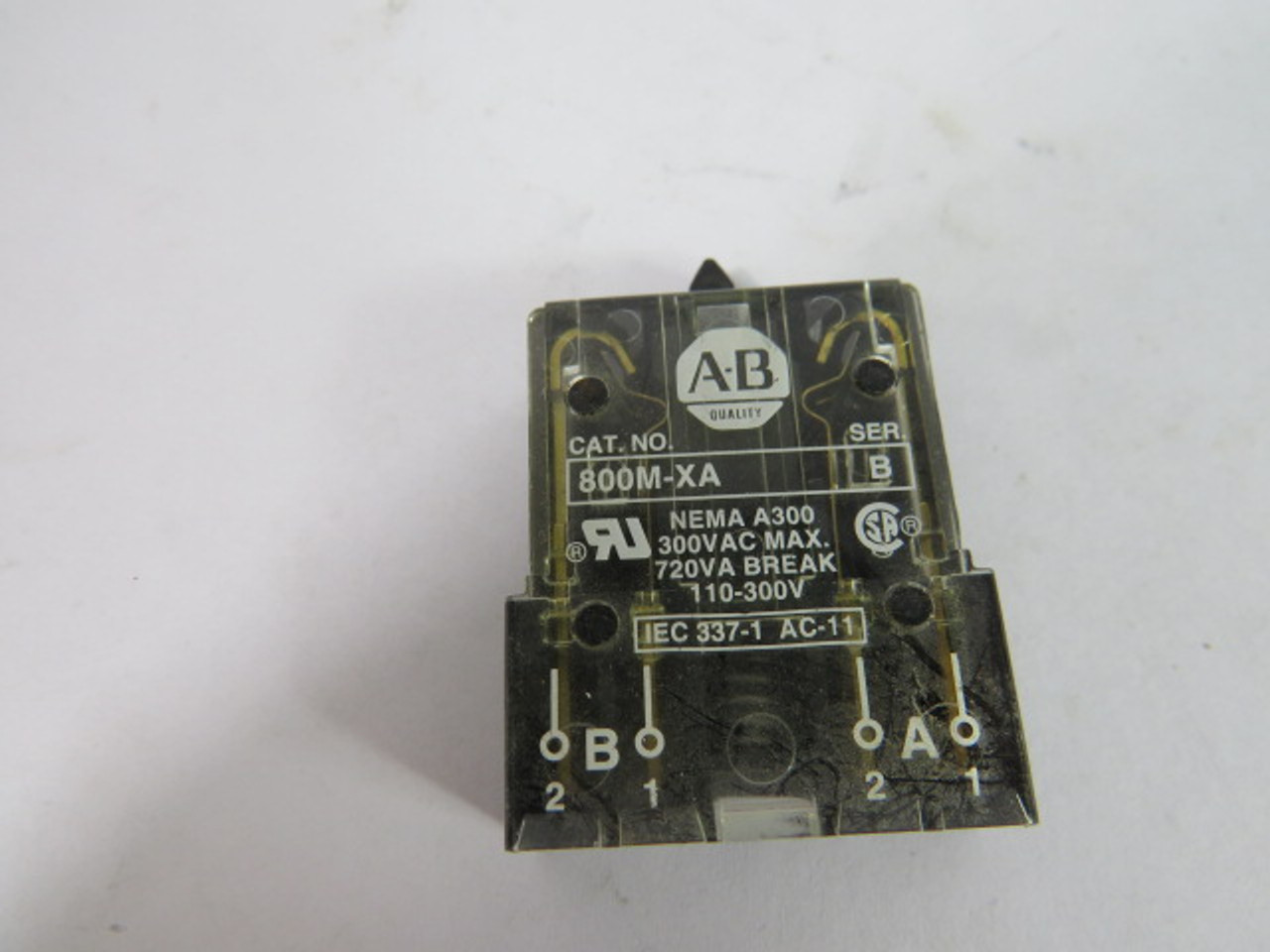 Allen-Bradley 800M-XA Contact Block 110-300VAC 800m PB USED