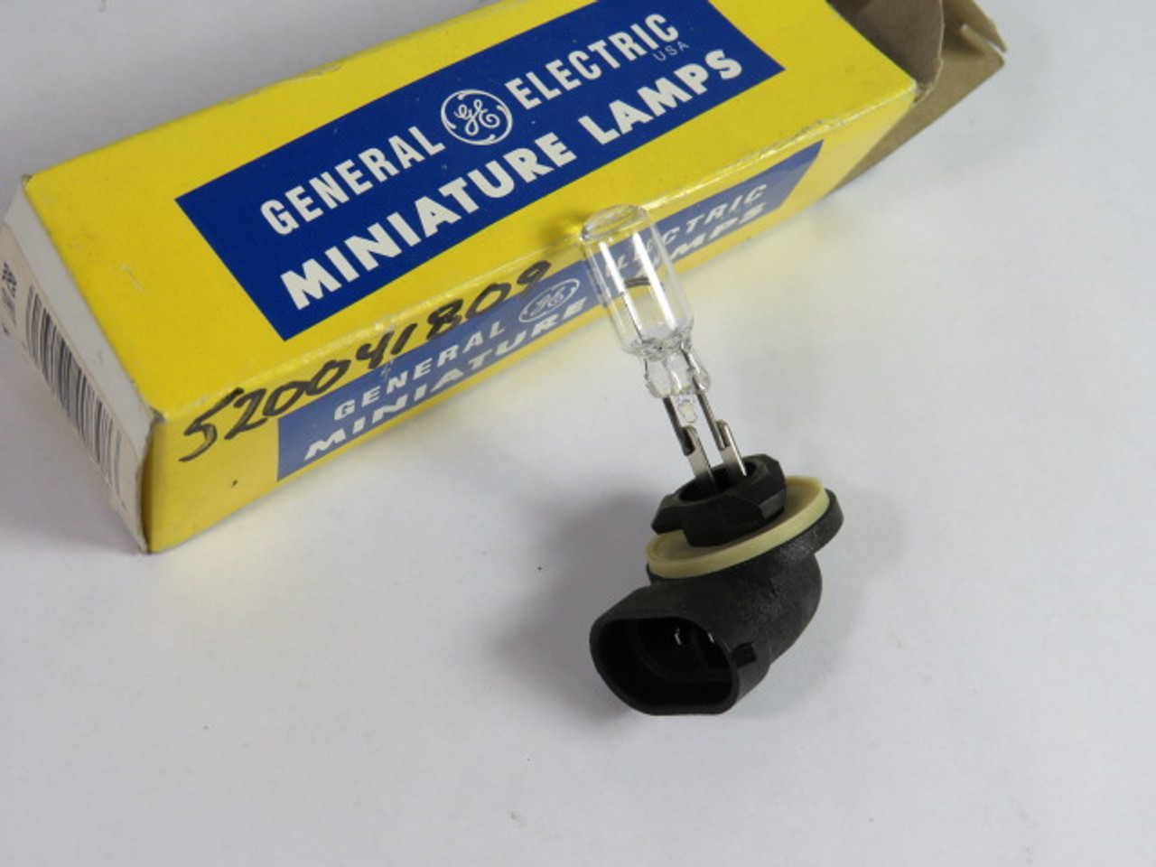 General Electric 862 Light Bulb 12.8 Volts 37.5 Watts ! NEW !