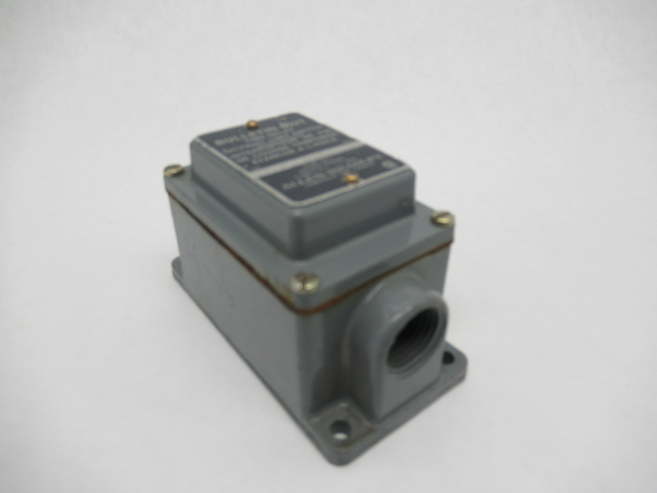 Allen-Bradley 802T-R7TD Limit Switch Ser 2 2A 110V USED