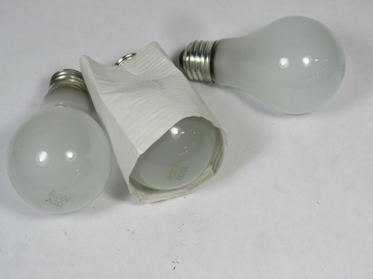 Docap Lighting 608-100 Lot of 3 Light Bulbs 100 Watt ! NOP !