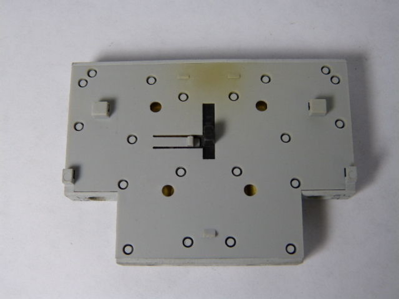 Allen-Bradley 100-SA11 Ser B Auxiliary Contact Block Side Mounting 1NO 1NC USED