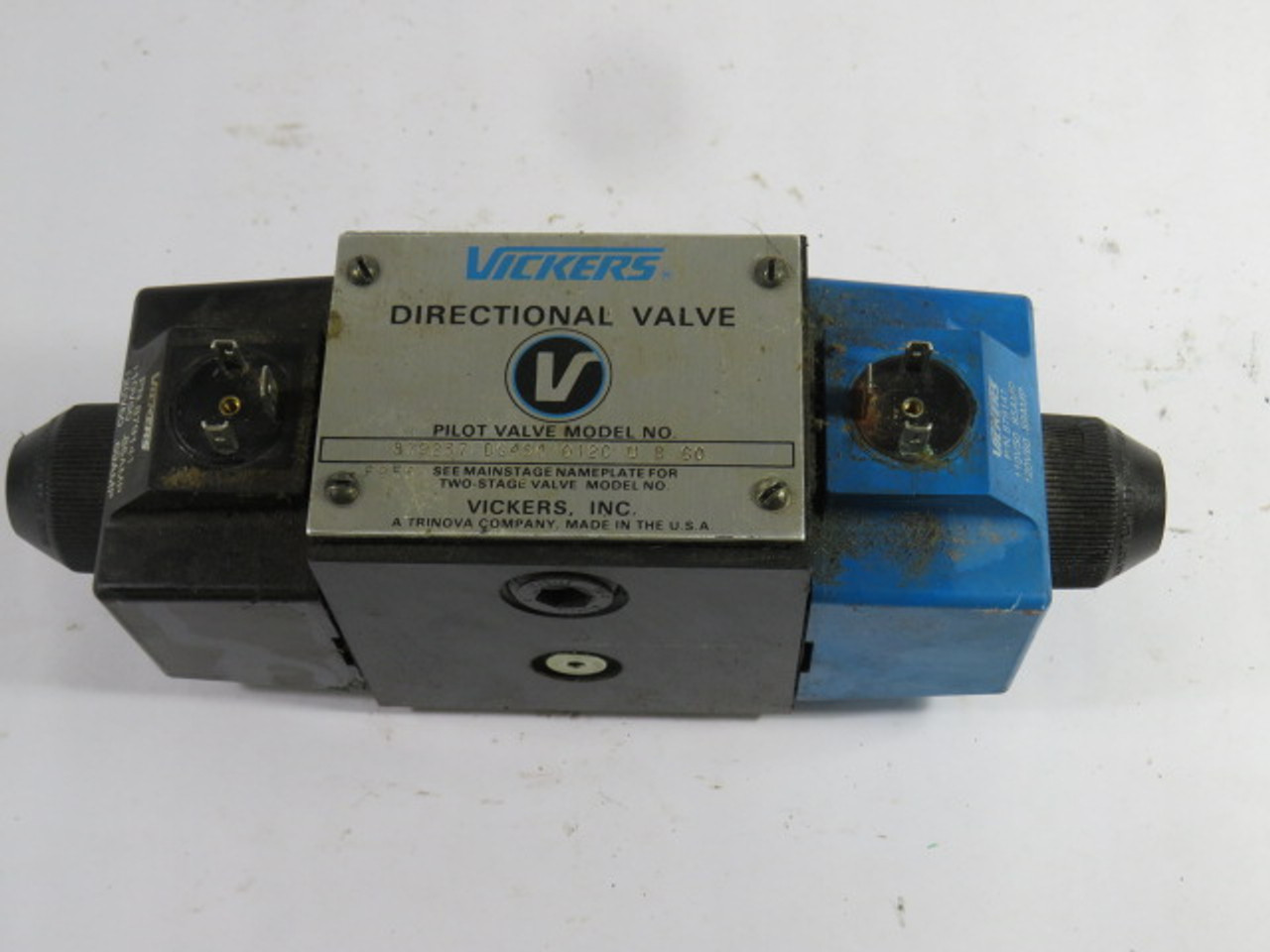 Vickers DG4S4-012C-UB60 Directional Valve 110/120V 50/60Hz USED