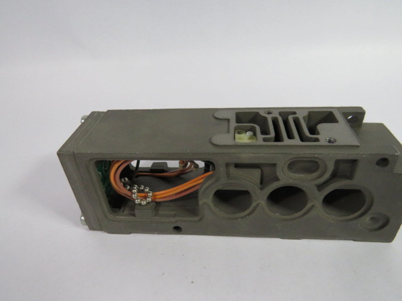 Numatics HH-3 Flexiblok Manifold Base For Solenoid Valve USED