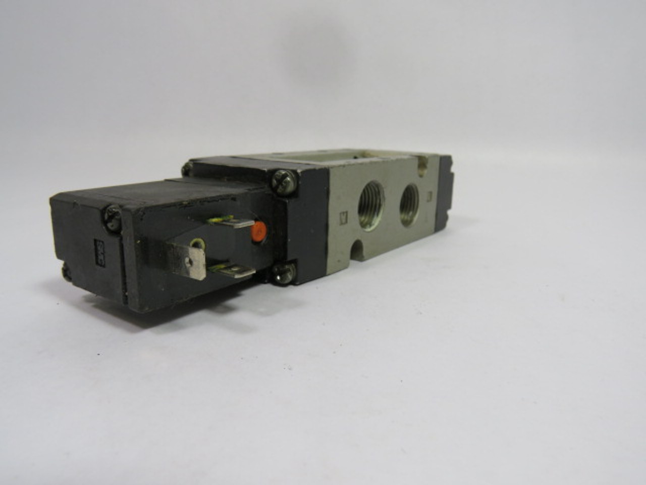 SMC NVF5220-3D-03T Solenoid Air Pilot Valve 88-132/94-138V 50/60 Hz USED