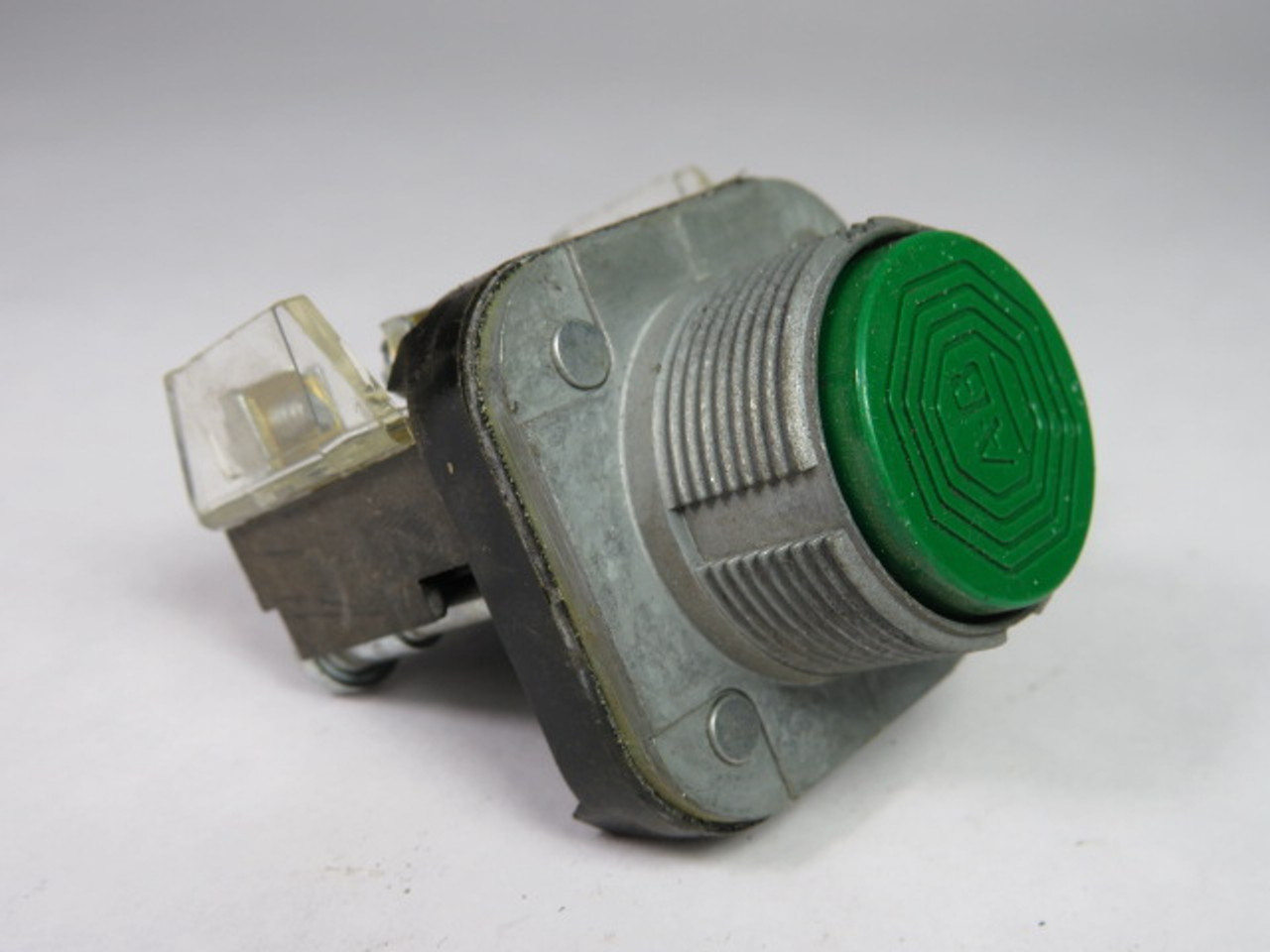 Allen-Bradley 800T-A1A Ser T Push Button Green Flush Head 1NO 1NC USED