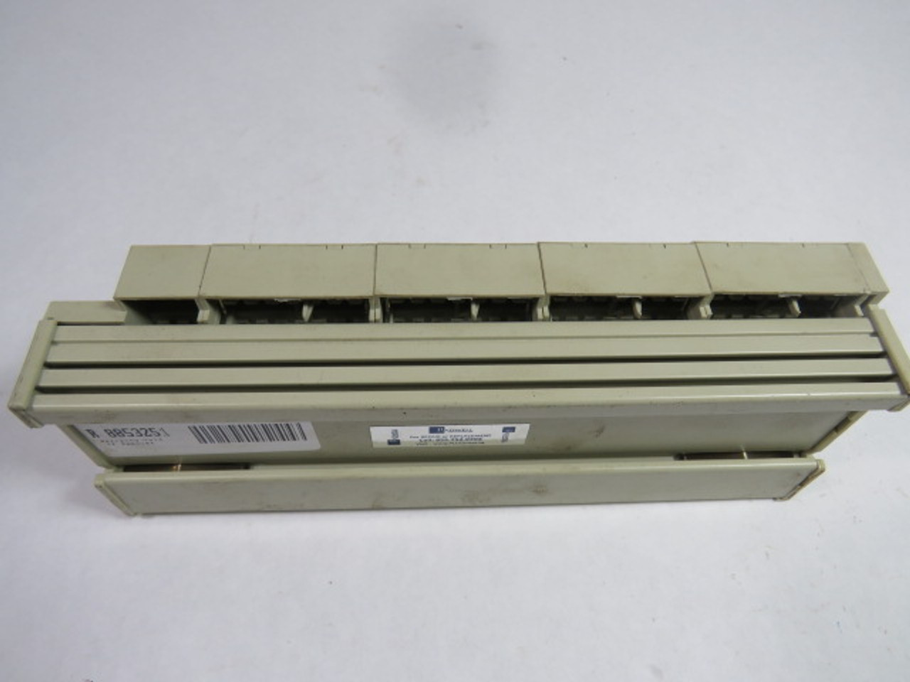 Telemecanique ABE7-R16S210 16-Channel Electromechanical Relay Sub-Base USED