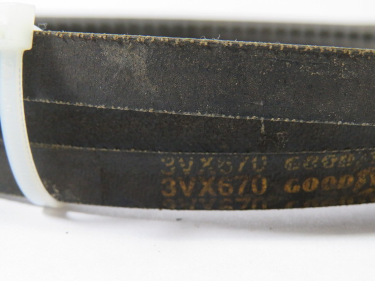 Goodyear 3VX670 Cogged Wedge V-Belt 0.38" Top W 0.33" Belt Depth ! NOP !