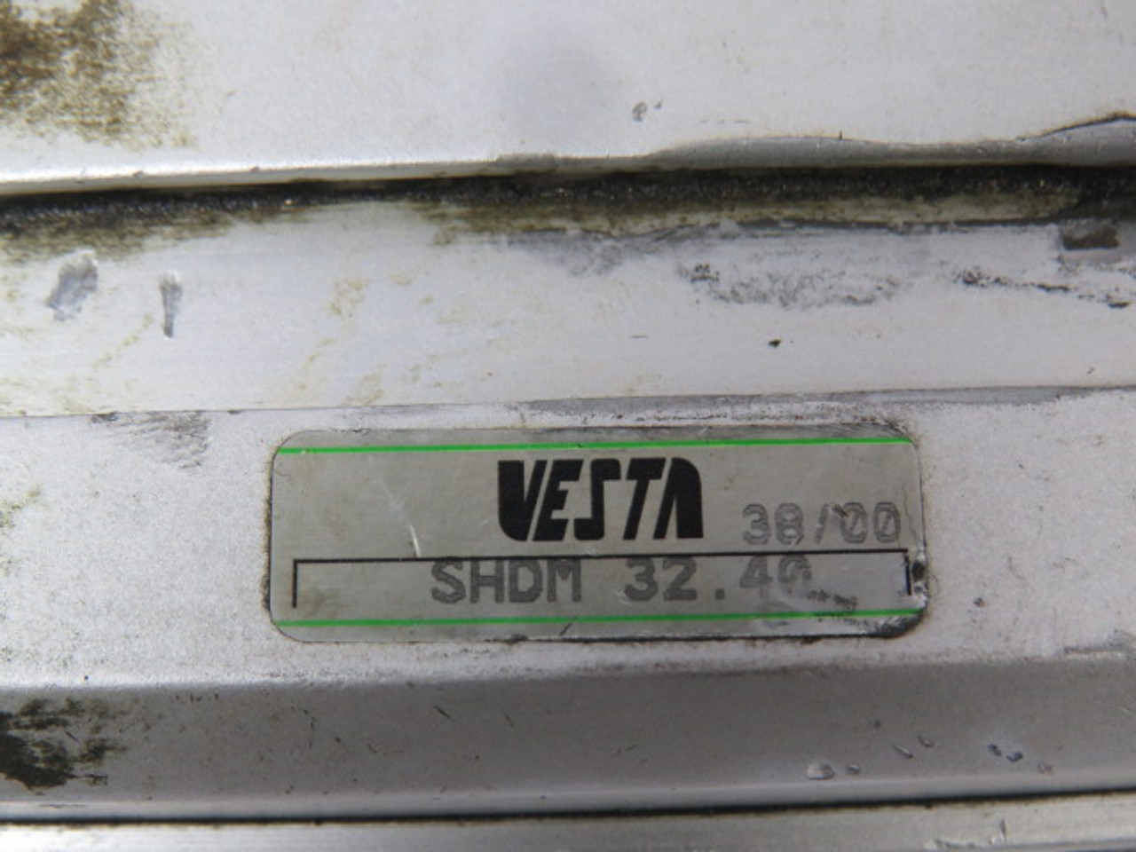 Vesta SHDM-32.40 Pneumatic Short Stroke Cylinder 32mm Bore 40mm Stroke USED