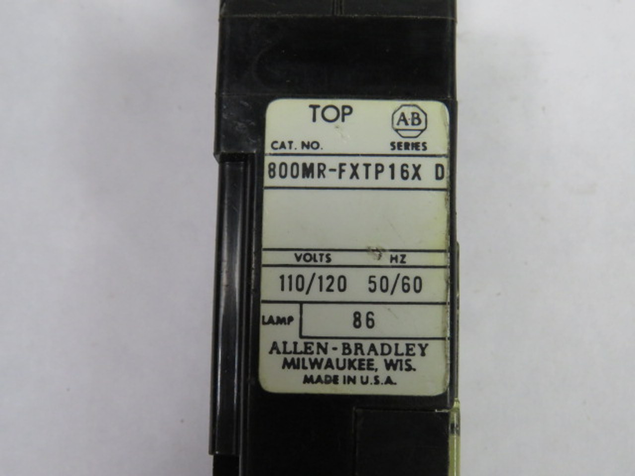 Allen-Bradley 800MR-FXTP16XA 2-Pos Illum. Twist-Release No Cap 1NO 1NC USED