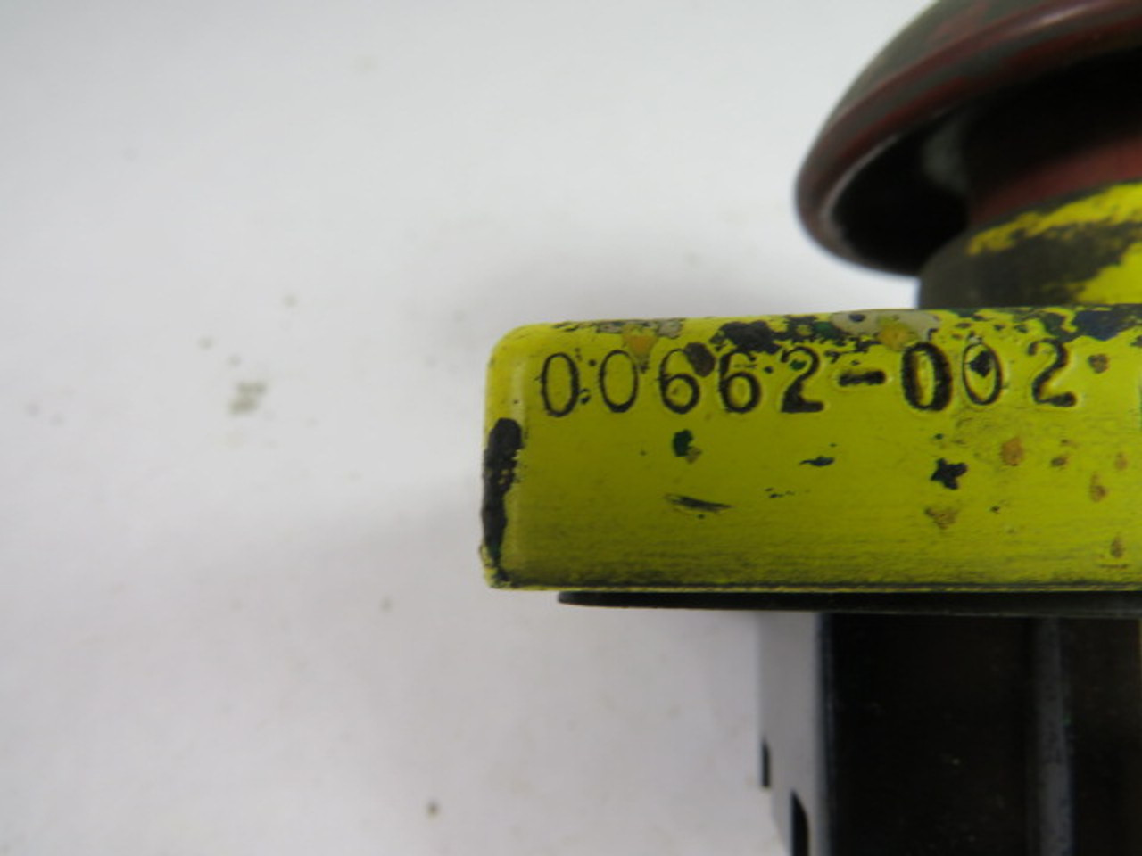 Rees 00662-002 Heavy Duty Red/Yellow Mushroom Pushbutton Switch 600VAC USED