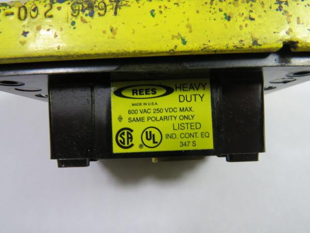 Rees 00662-002 Heavy Duty Red/Yellow Mushroom Pushbutton Switch 600VAC USED