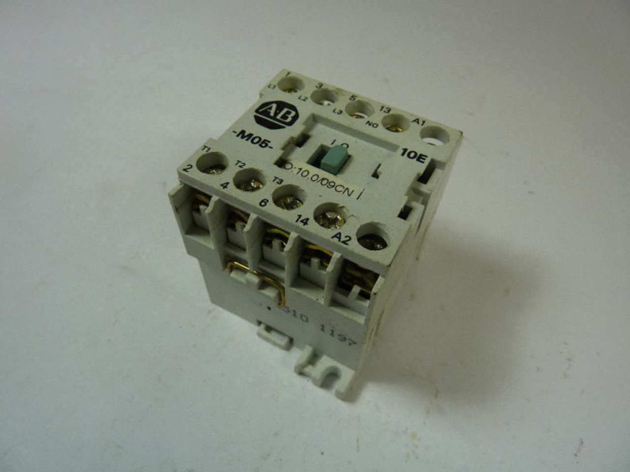 Allen-Bradley 100-MO5NKD31 Contactor 20 Amp 24VDC USED