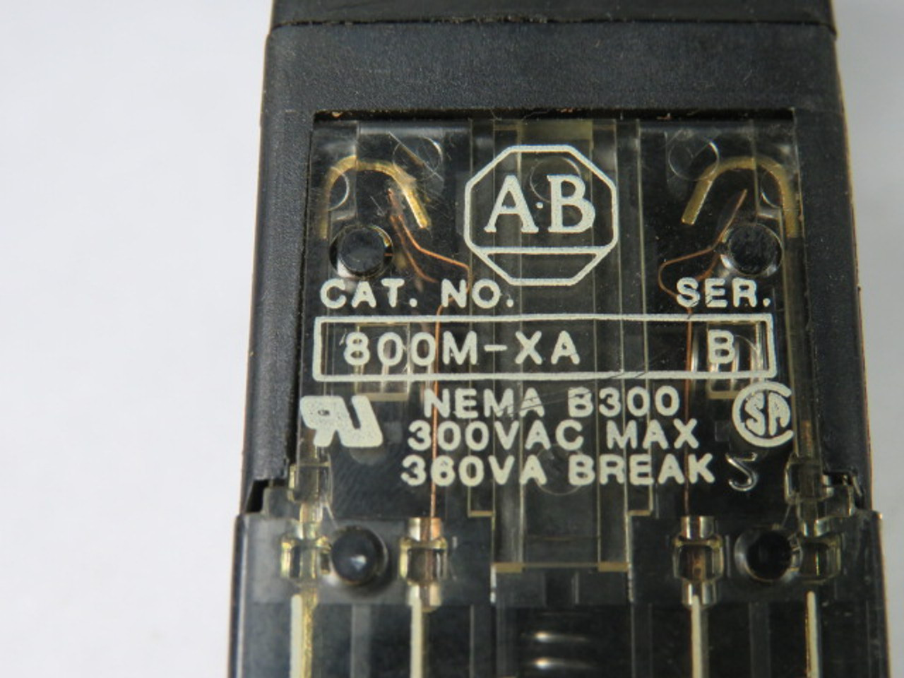 Allen-Bradley 800MB-HH2BLA 2-Pos. Selector Switch Black Knob 1NO 1NC USED