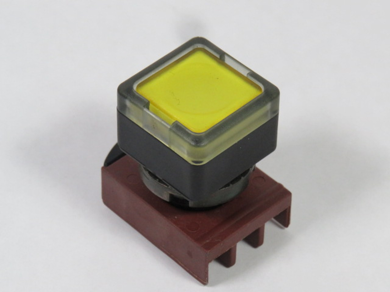 General Electric P9SPLGGD Illuminated Pushbutton W/ Flush Cap Yellow USED