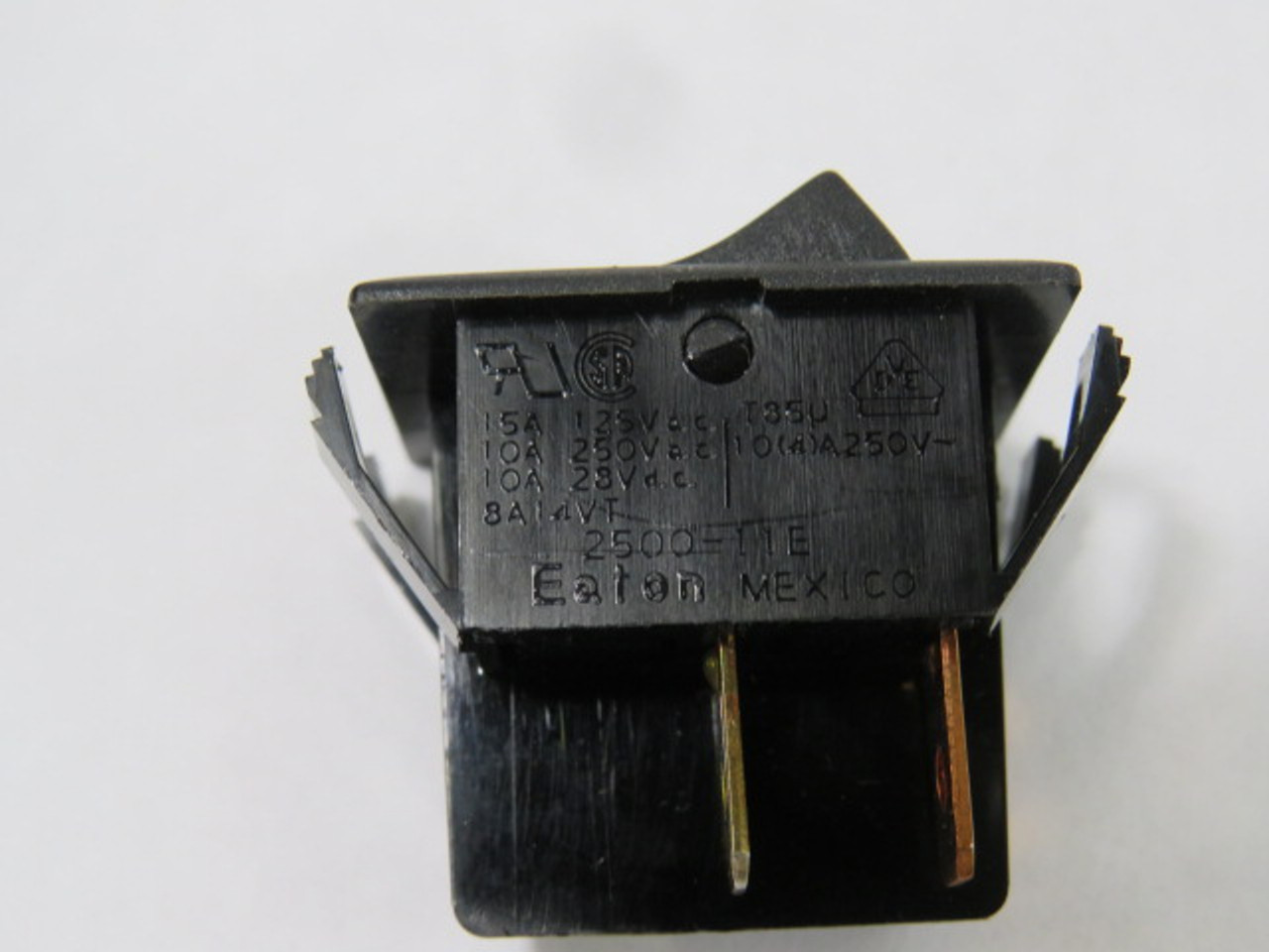 Eaton 2500-11E Rocker Switch 10A 250VAC 28VDC USED