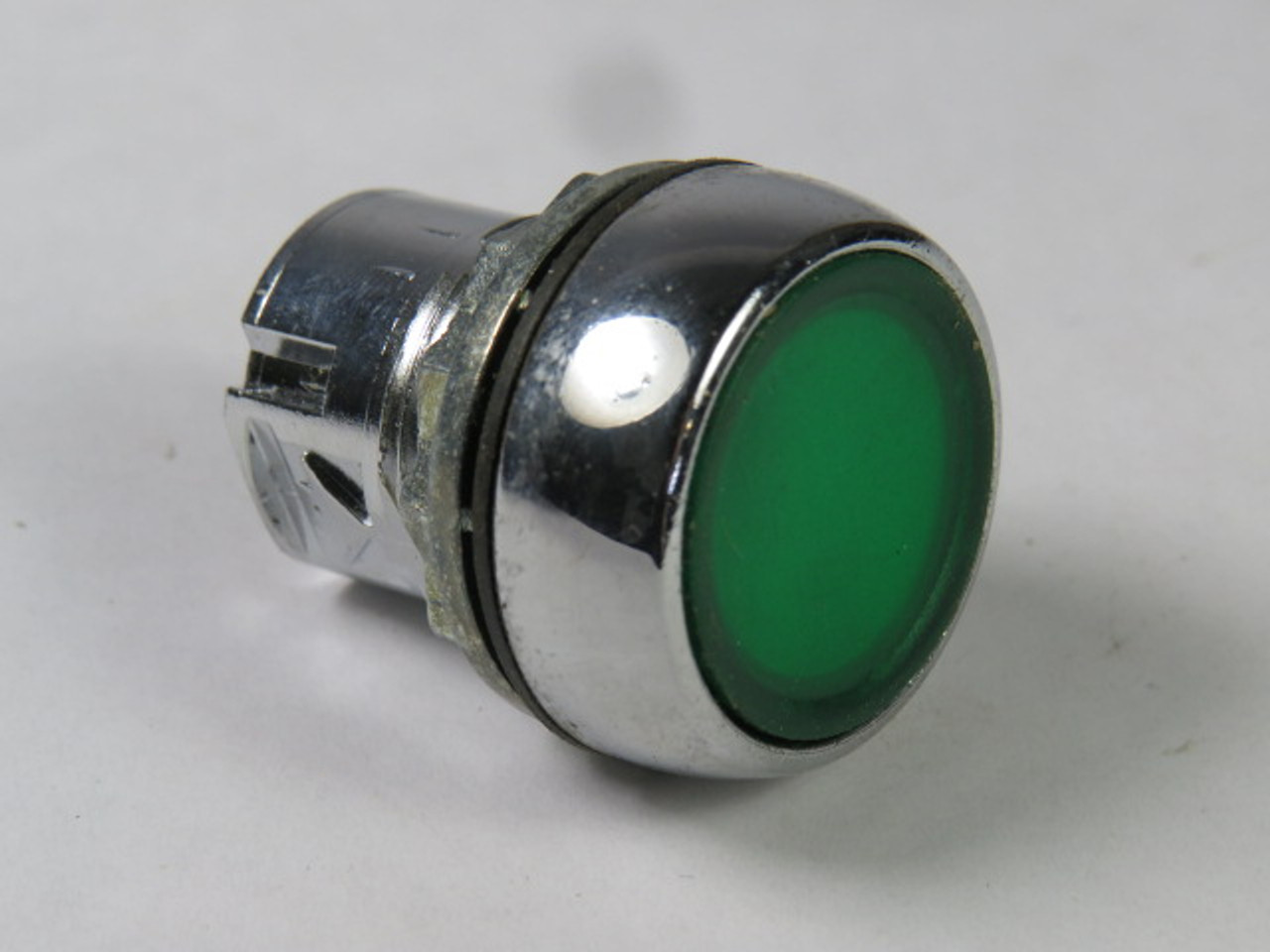 Allen-Bradley 800FM-LF3 Illuminated 22mm Metal Push Button Green Lens USED