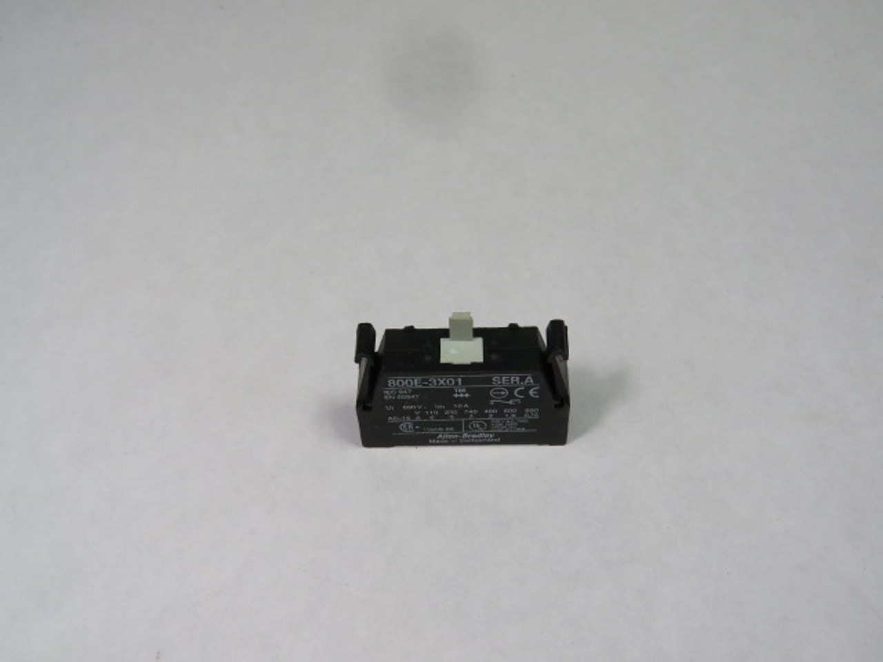 Allen-Bradley 800E-3X01 Series A Latch Mount Contact Block 1NC BLACK USED