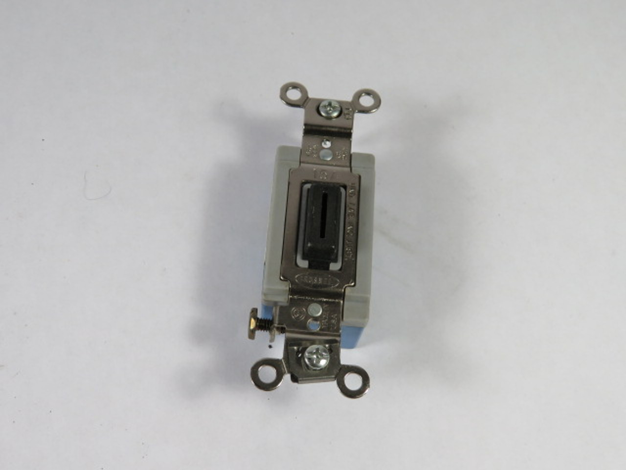 Hubbell HBL1202L Lock-Switch 15A 120-277VAC 2P ! NOP !